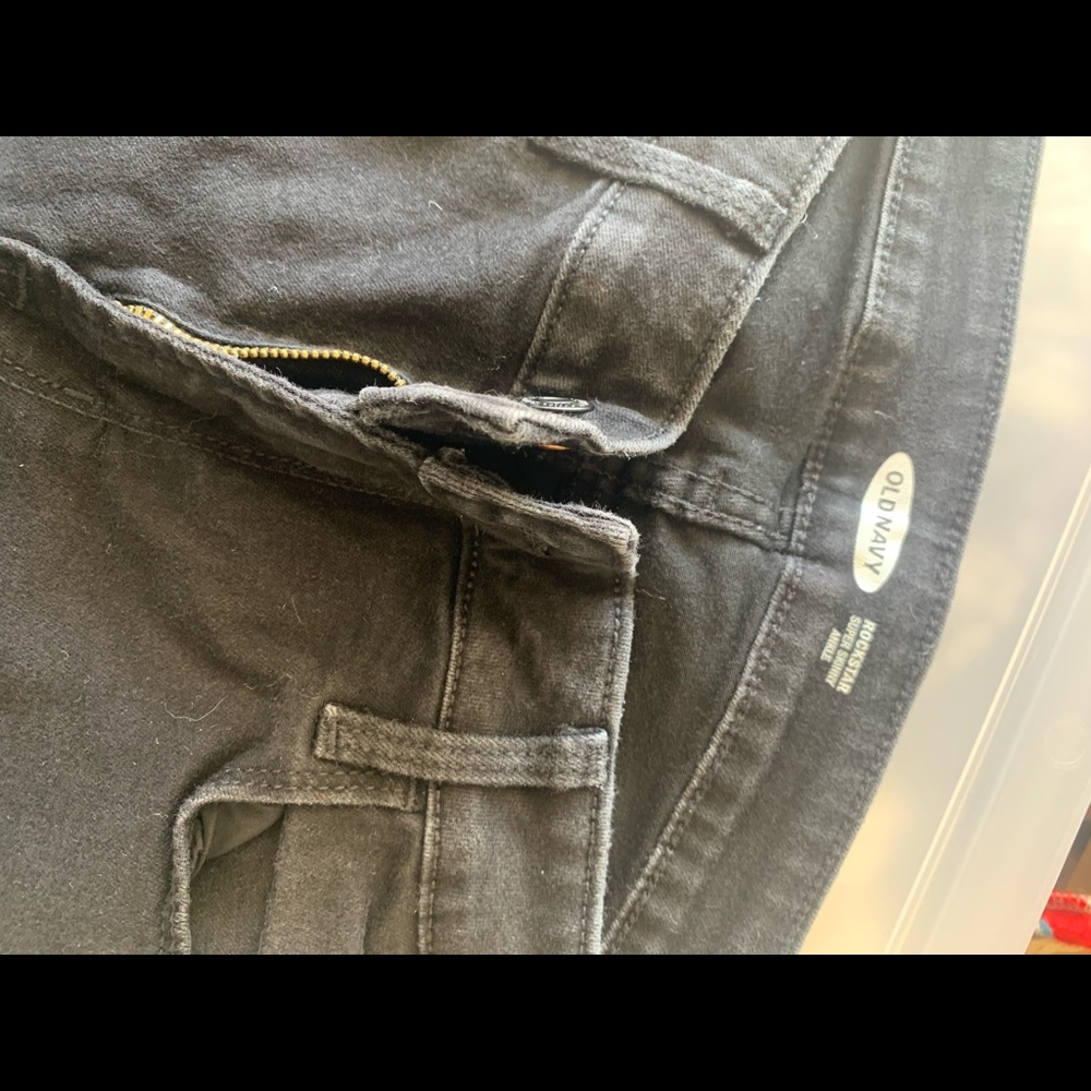 Distressed skinny jeans
